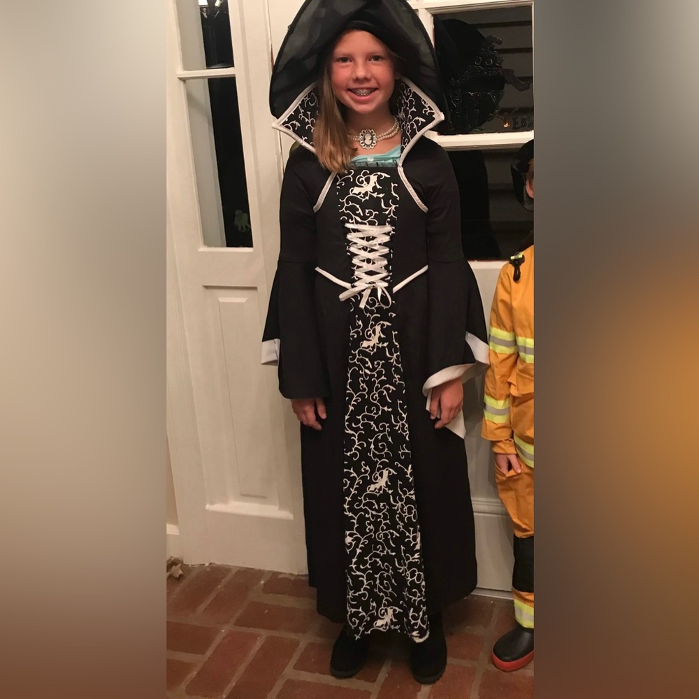 Midnight Vampiress costume from Spirit Halloween